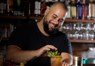 Como lidar com o desafio de recrutar e reter talentos em bares e restaurantes?