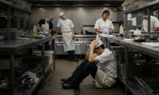 NR-1 no foodservice: como criar uma agenda anual de treinamentos para prevenir riscos psicossociais e proteger a saúde mental da equipe