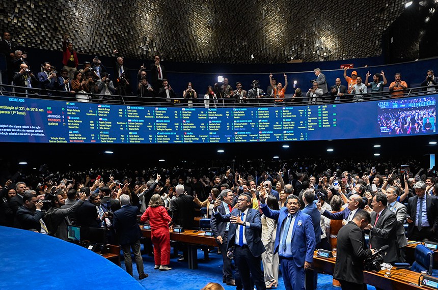 Sessão do Senado Federal durante a votação da proposta relacionada ao fim da escala 6x1.